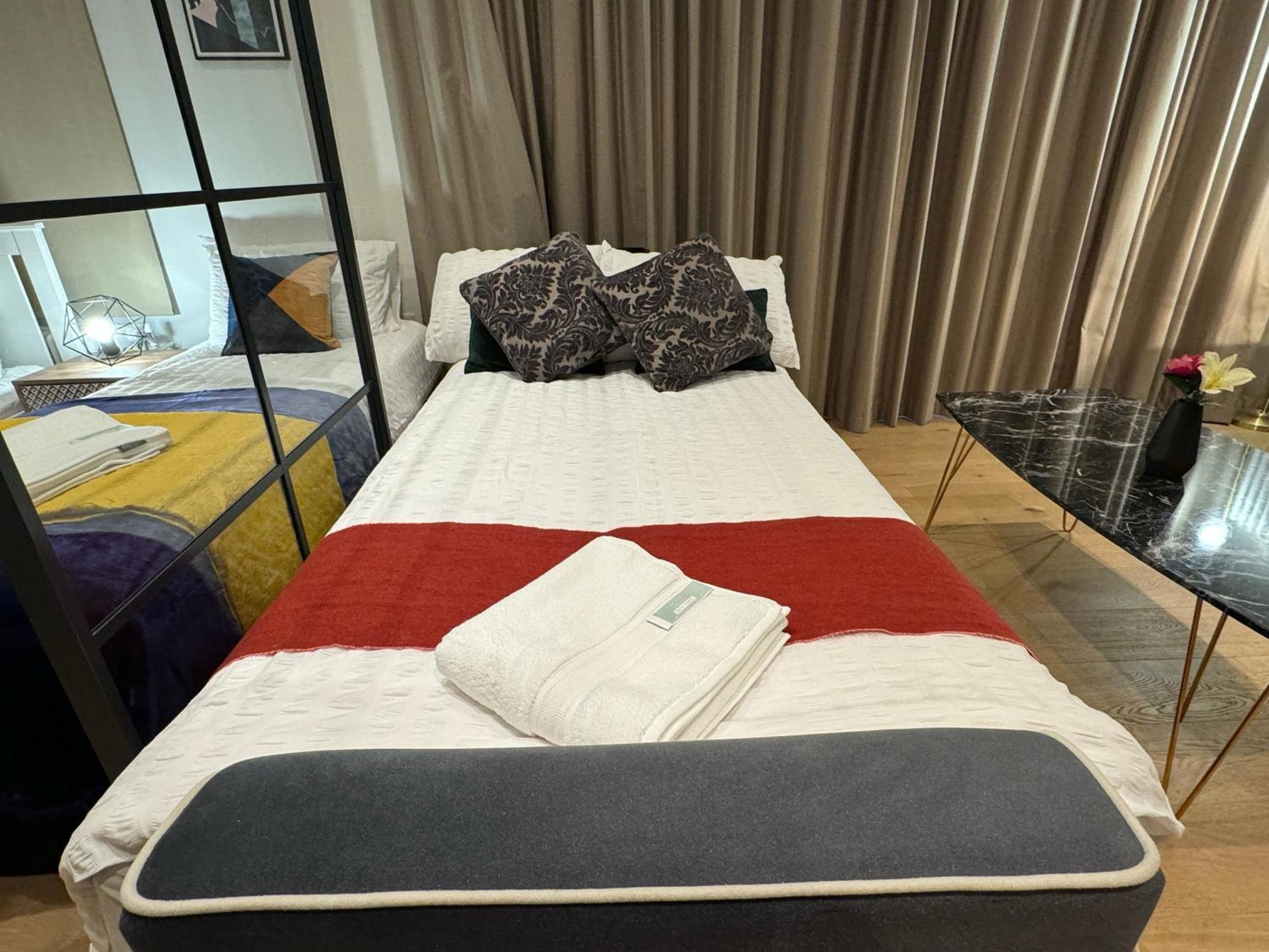 Amazing Cosy Apartment, Next To O2 Arena And Close To London Excel, Secure Parking Exterior photo